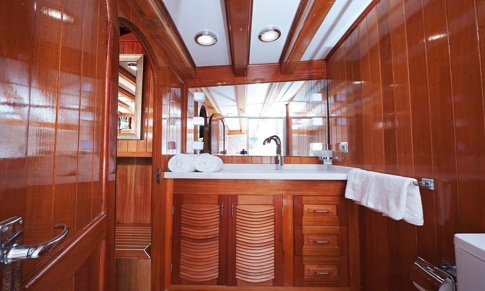 Cabin Charter - Each cabins has Own Bathroom 