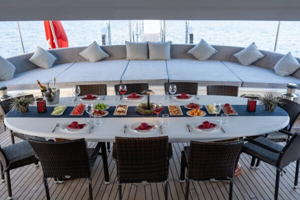 beautigful aft deck on bella mare beautigful aft deck on bella mare
